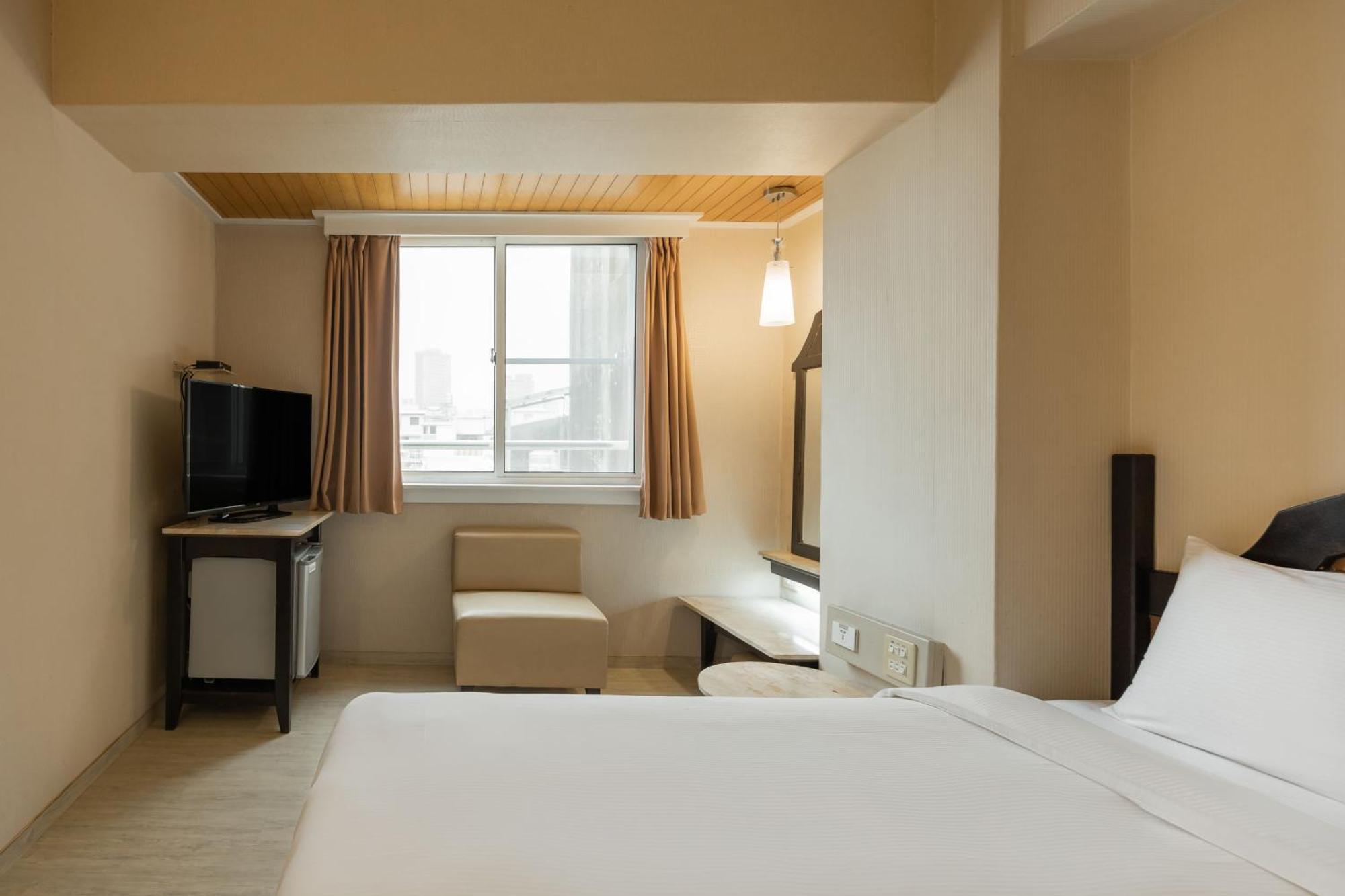 Kindness Hotel Weiwuying Kaohsiung Zimmer foto